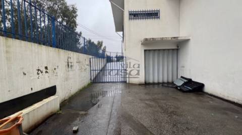 Edifício armazém e escritórios em Avintes V.N. de Gaia.