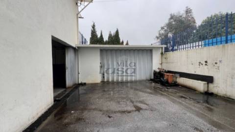 Edifício armazém e escritórios em Avintes V.N. de Gaia.