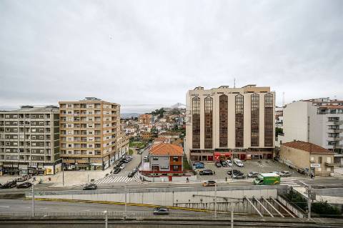 Apartamento T3 com Varanda e 2 Lugares de Garagem na Avenida da República  Santo Ovídio