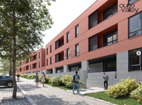 T1 Rio Tinto com varanda e lugar de garagem