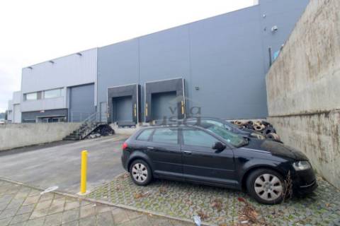 Armazém Industrial para Arrendamento | Zona Industrial de Alfena