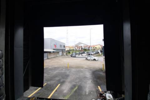 Armazém Industrial para Arrendamento | Zona Industrial de Alfena