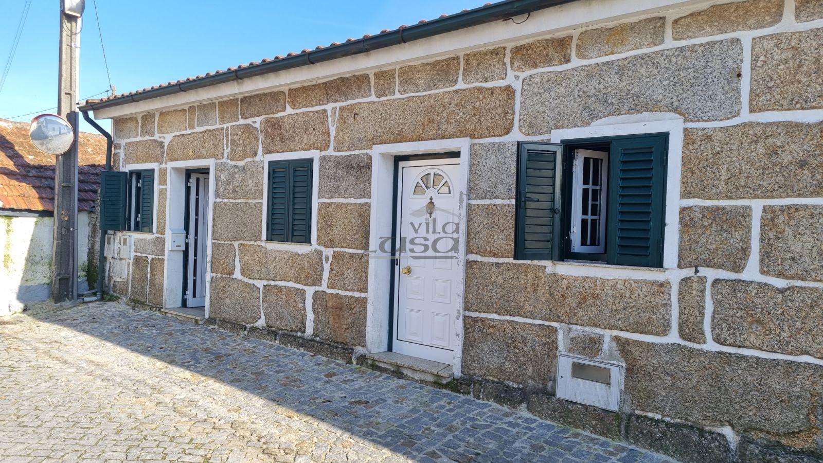 Andar de Moradia T2 com quintal e Garagem Individual para 6 carros em Penafiel