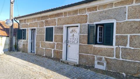 Andar de Moradia T2 com quintal e Garagem Individual para 6 carros em Penafiel