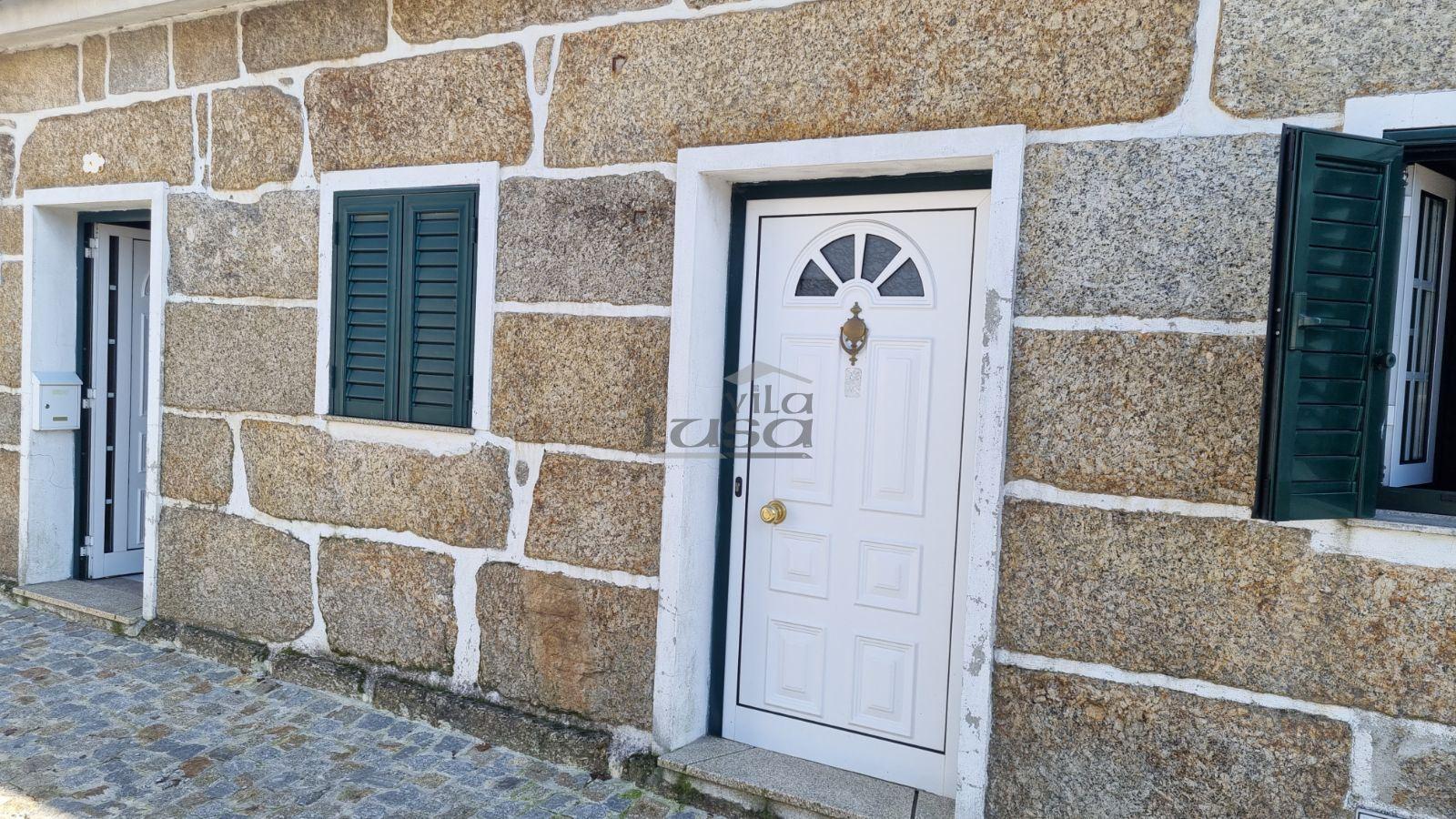 Andar de Moradia T2 com quintal e Garagem Individual para 6 carros em Penafiel