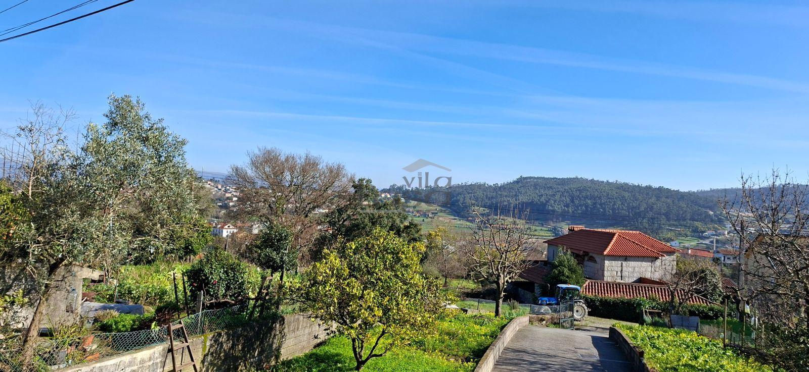 Andar de Moradia T2 com quintal e Garagem Individual para 6 carros em Penafiel