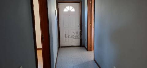 Andar de Moradia T2 com quintal e Garagem Individual para 6 carros em Penafiel