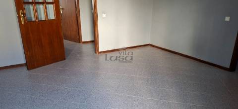 Andar de Moradia T2 com quintal e Garagem Individual para 6 carros em Penafiel