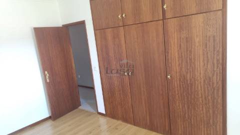 Andar de Moradia T2 com quintal e Garagem Individual para 6 carros em Penafiel