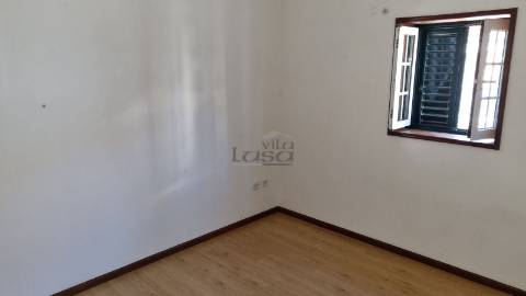 Andar de Moradia T2 com quintal e Garagem Individual para 6 carros em Penafiel