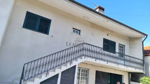 Andar de Moradia T2 com quintal e Garagem Individual para 6 carros em Penafiel