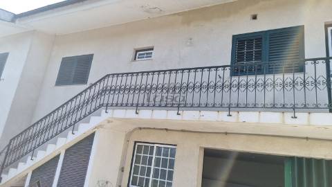 Andar de Moradia T2 com quintal e Garagem Individual para 6 carros em Penafiel