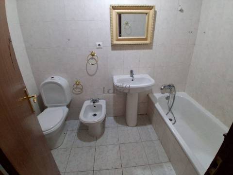 T3 renovado com lugar de garagem em Baguim do Monte Gondomar