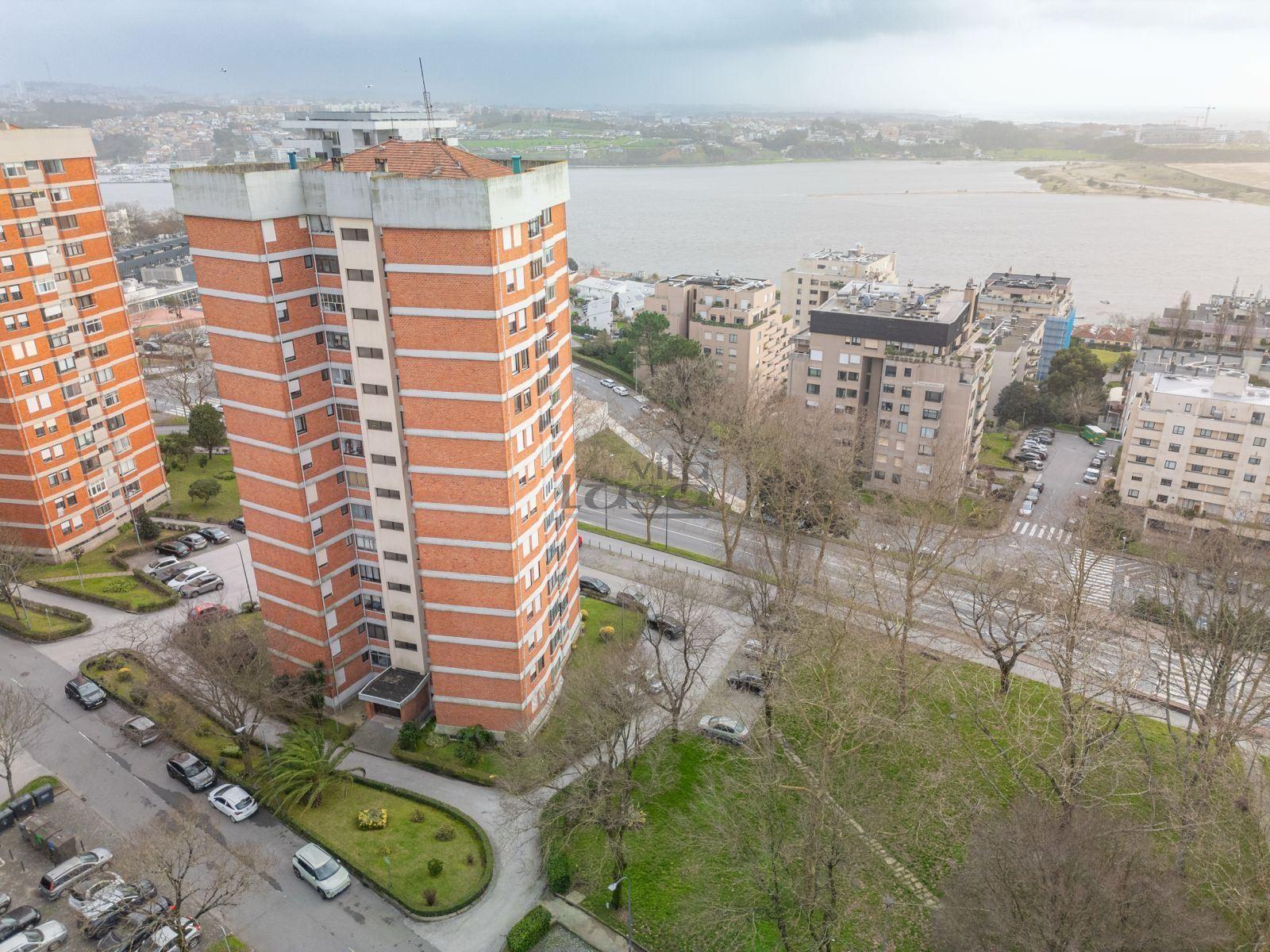 Apartamento T3 c/ vistas deslumbrantes de rio e mar