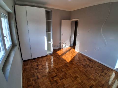 Andar de Moradia (1º andar), + área descoberta e 2 gar. individuais em São Cosme, Gondomar