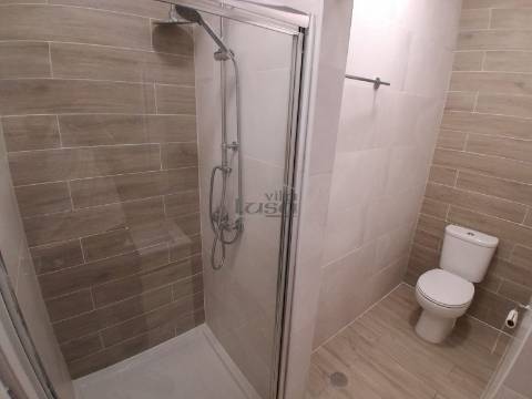 Andar de Moradia (1º andar), + área descoberta e 2 gar. individuais em São Cosme, Gondomar