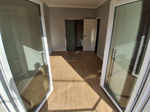 Andar de Moradia (1º andar), + área descoberta e 2 gar. individuais em São Cosme, Gondomar