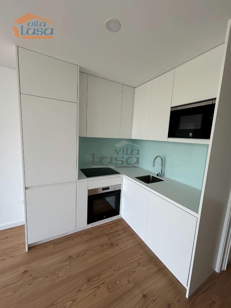 T1 (novo) com varanda e Lugar de Garagem 