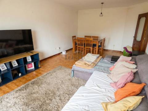 T2 com varanda, garagem box e excelente localização em Mafamude  Vila Nova de Gaia