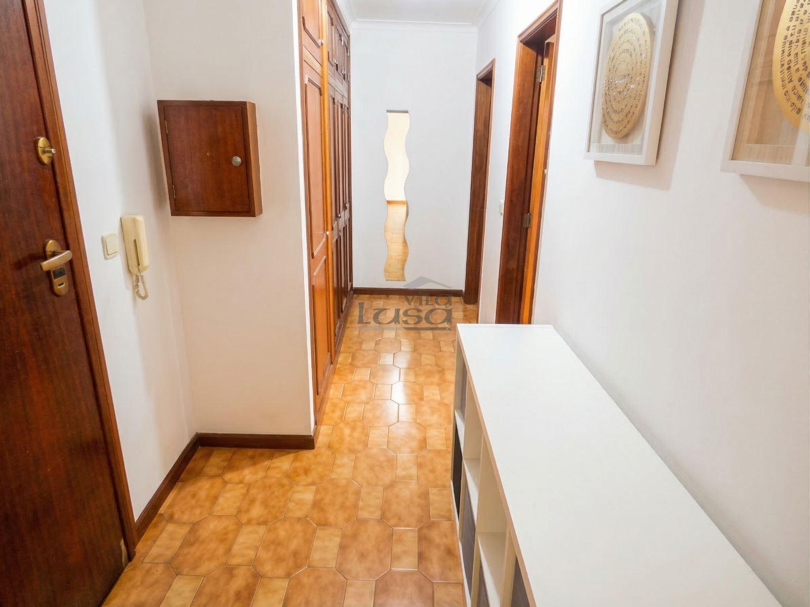 T2 com varanda, garagem box e excelente localização em Mafamude  Vila Nova de Gaia