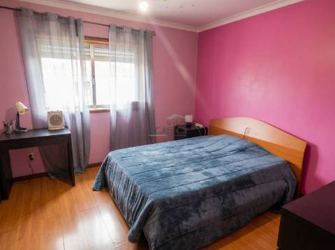 T2 com varanda, garagem box e excelente localização em Mafamude  Vila Nova de Gaia