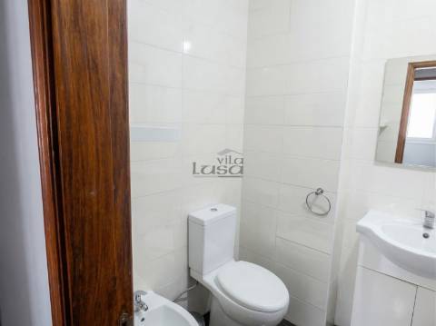 T2 com varanda, garagem box e excelente localização em Mafamude  Vila Nova de Gaia