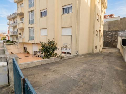 T2 com varanda, garagem box e excelente localização em Mafamude  Vila Nova de Gaia