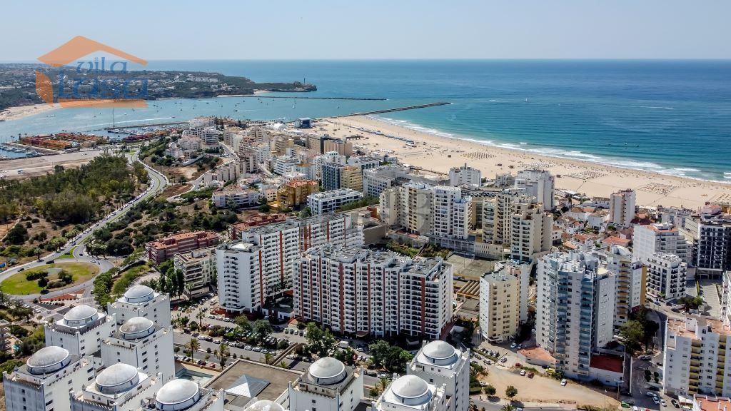 Loja Destinada a Comercio e Serviços no coração da Praia da Rocha