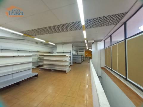 Loja Destinada a Comercio e Serviços no coração da Praia da Rocha