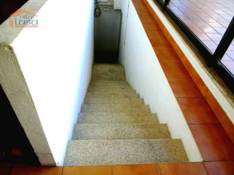 Loja Destinada a Comercio e Serviços no coração da Praia da Rocha