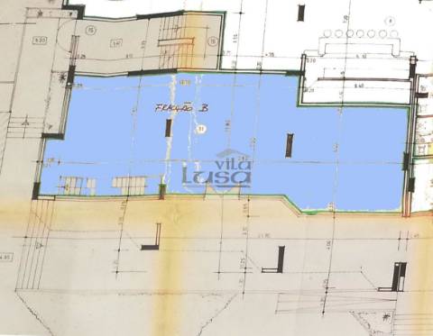 Loja Destinada a Comercio e Serviços no coração da Praia da Rocha