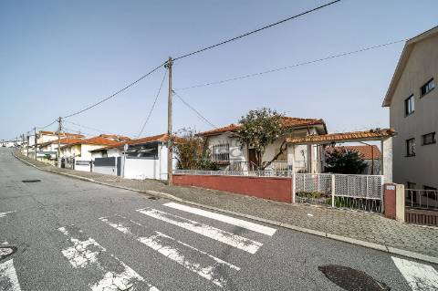 Moradia de 4 Frentes com Terreno  Arcos do Sardão | Oliveira do Douro