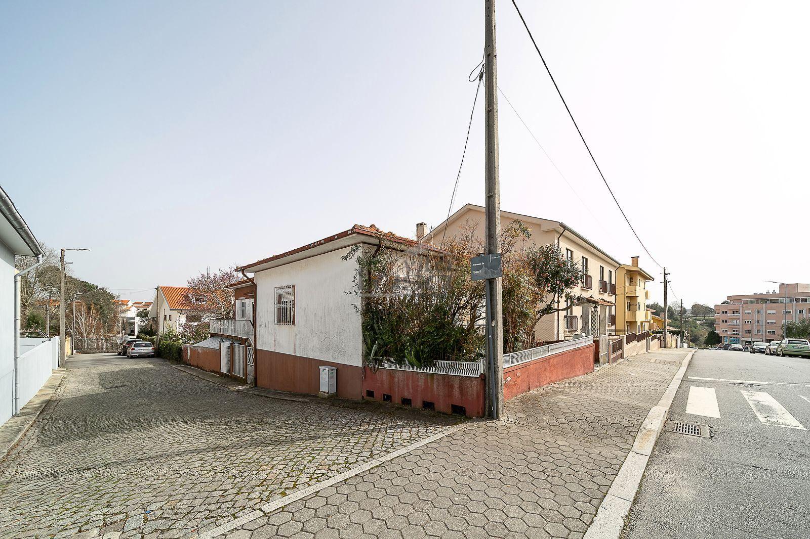 Moradia de 4 Frentes com Terreno  Arcos do Sardão | Oliveira do Douro