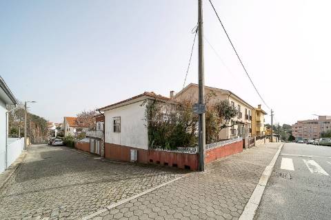 Moradia de 4 Frentes com Terreno  Arcos do Sardão | Oliveira do Douro
