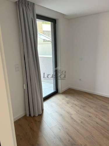 Arrenda-se T2 no Polo Universitário do Porto (entre o Amial e o IPO)