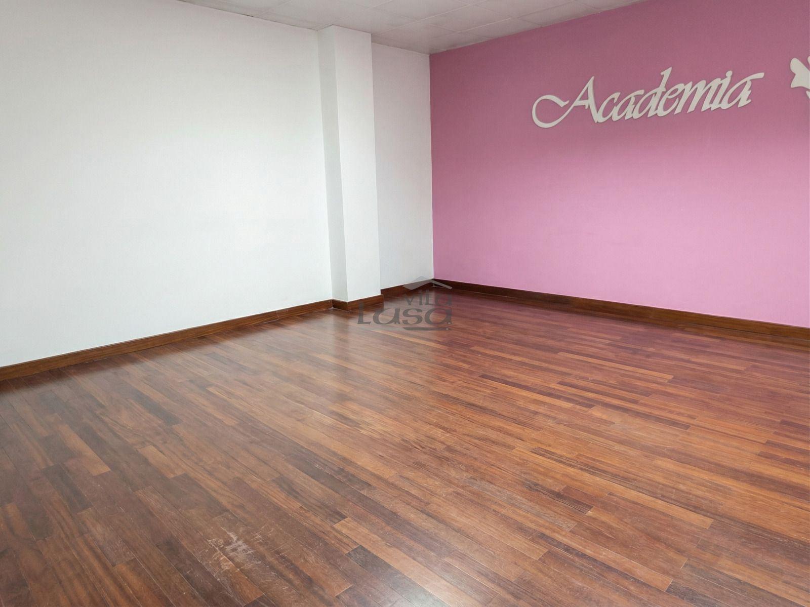 Espaço comercial com 451 m², localizado em Vilar de Andorinho, Vila Nova de Gaia,