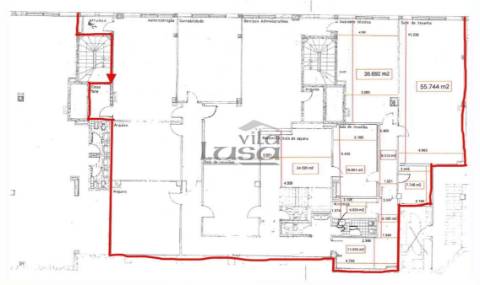 Espaço comercial com 451 m², localizado em Vilar de Andorinho, Vila Nova de Gaia,