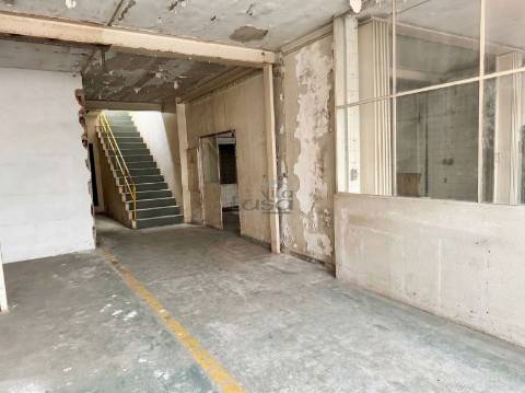 Armazém Industrial no Centro de Vila Nova de Gaia | Devesas