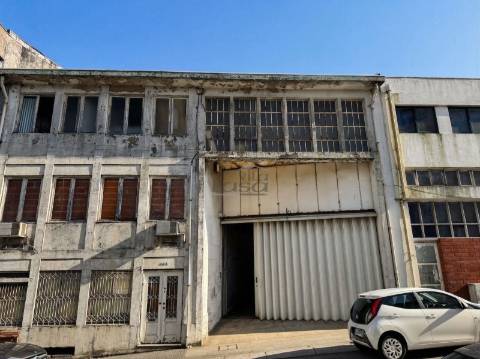 Armazém Industrial no Centro de Vila Nova de Gaia | Devesas