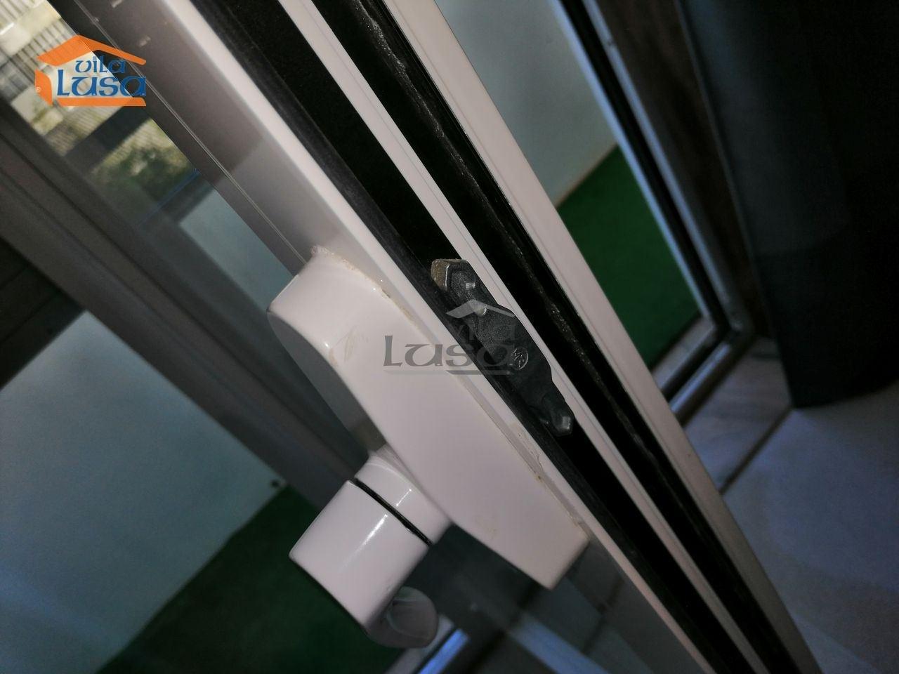 Arrenda-se T1  zona da Maternidade, Palácio de Cristal, Hosp. Stº António, Porto