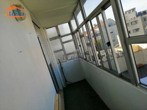 Arrenda-se T1  zona da Maternidade, Palácio de Cristal, Hosp. Stº António, Porto