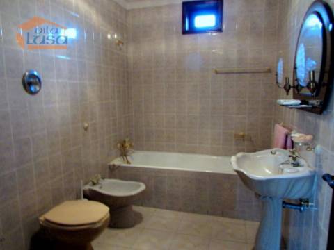 Moradia T2+1 com Garagem, Espigueiro e Anexos para Habitação  Privacidade e Conforto no Campo