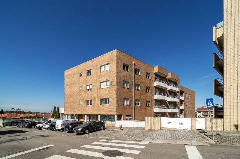 T2 em Seixezelo V.N. de Gaia. com lugar de garagem e arrumos.