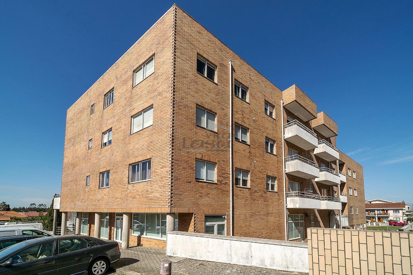 T2 em Seixezelo V.N. de Gaia. com lugar de garagem e arrumos.