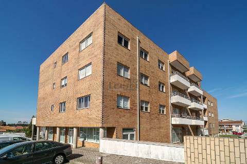 T2 em Seixezelo V.N. de Gaia. com lugar de garagem e arrumos.