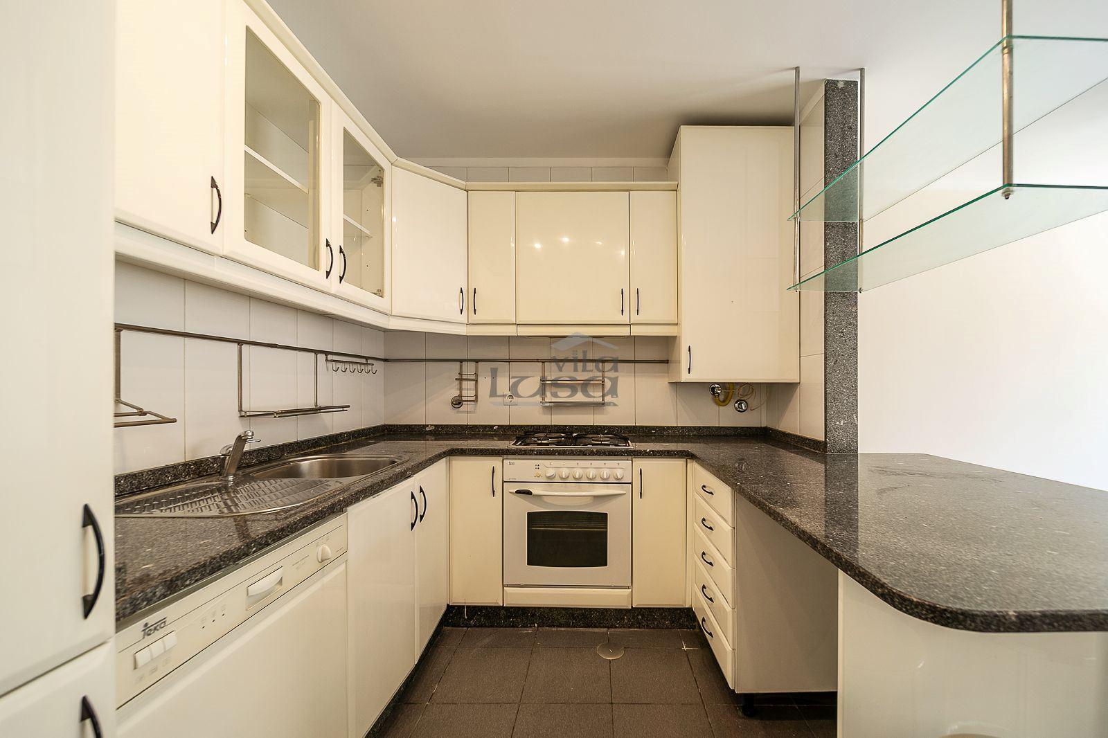 T2 em Seixezelo V.N. de Gaia. com lugar de garagem e arrumos.