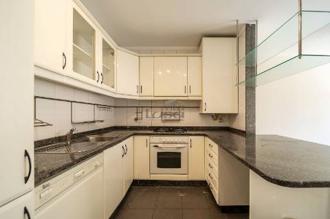 T2 em Seixezelo V.N. de Gaia. com lugar de garagem e arrumos.