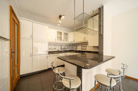 T2 em Seixezelo V.N. de Gaia. com lugar de garagem e arrumos.