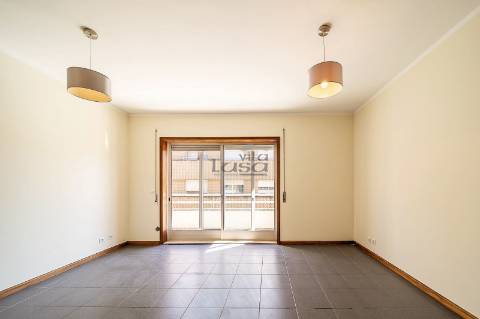 T2 em Seixezelo V.N. de Gaia. com lugar de garagem e arrumos.