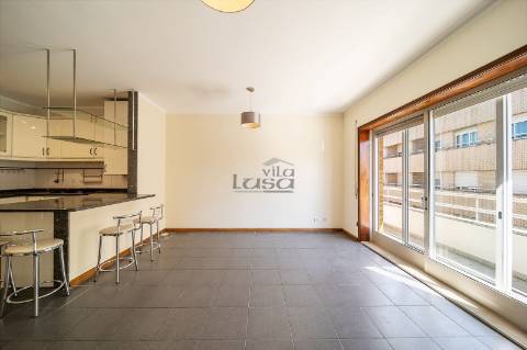 T2 em Seixezelo V.N. de Gaia. com lugar de garagem e arrumos.